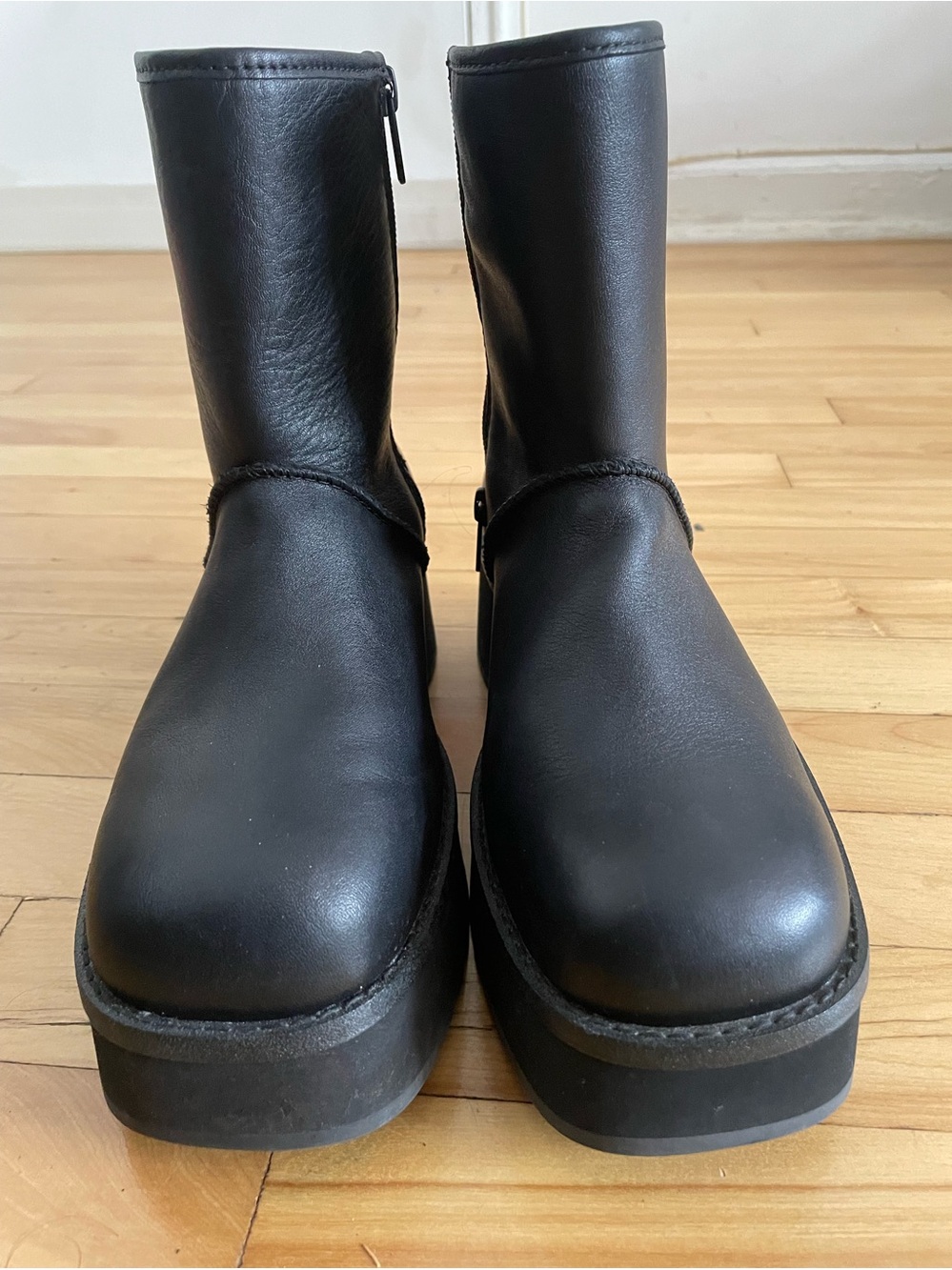 NEW UGG Cityfunc Mid Black Leather Platform Square Toe Boots Size 8